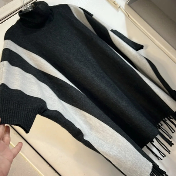 525 America Oversized Sweater Poncho Cape Striped Turtle Neck Fringe Flowy OS - Picture 7 of 10